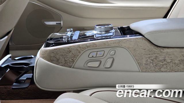 Genesis G90 2019 — photo 38