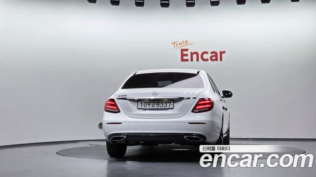 Mercedes-Benz E-Class 2020 — photo 4