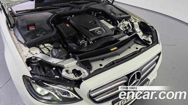 Mercedes-Benz E-Class 2020 — photo 6