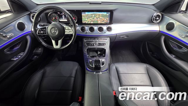 Mercedes-Benz E-Class 2020 — photo 10