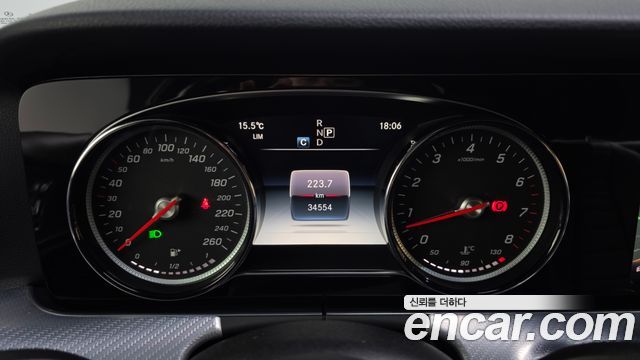 Mercedes-Benz E-Class 2020 — photo 11