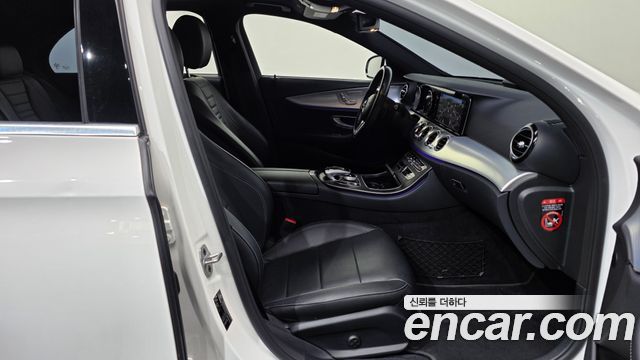 Mercedes-Benz E-Class 2020 — photo 17
