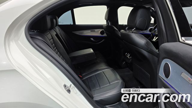 Mercedes-Benz E-Class 2020 — photo 18