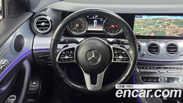 Mercedes-Benz E-Class 2020 — photo 19