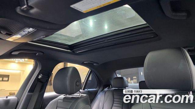 Mercedes-Benz E-Class 2020 — photo 24