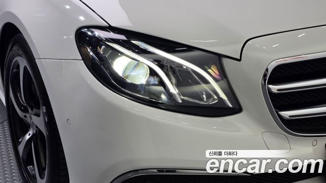 Mercedes-Benz E-Class 2020 — photo 8