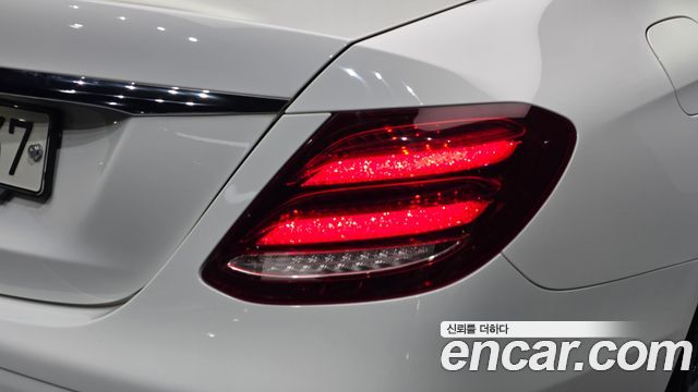 Mercedes-Benz E-Class 2020 — photo 9
