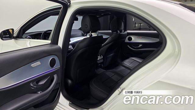 Mercedes-Benz E-Class 2020 — photo 16