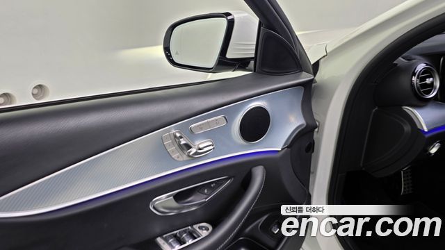 Mercedes-Benz E-Class 2020 — photo 27