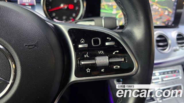 Mercedes-Benz E-Class 2020 — photo 31