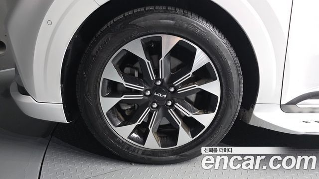 Kia Canival 2023 — photo 5