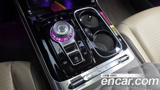 Kia Canival 2023 — photo 9