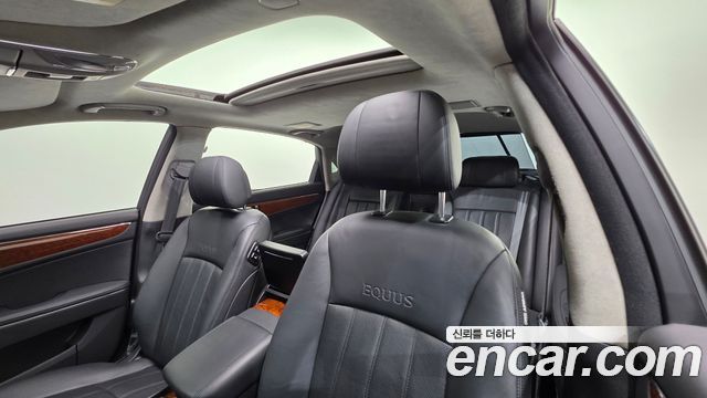 Hyundai Equus 2010 — photo 11