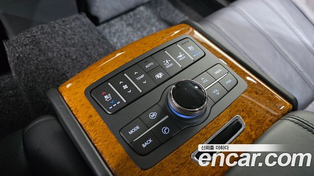 Hyundai Equus 2010 — photo 18
