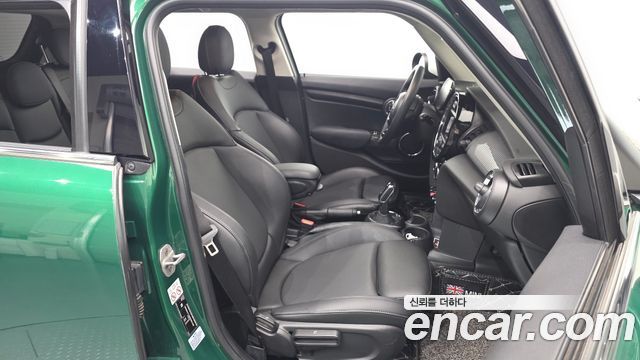 Mini Cooper 2021 — photo 16