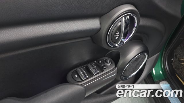 Mini Cooper 2021 — photo 27