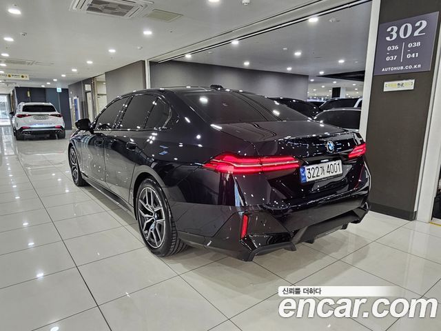 BMW 5-Series 2024 — photo 2