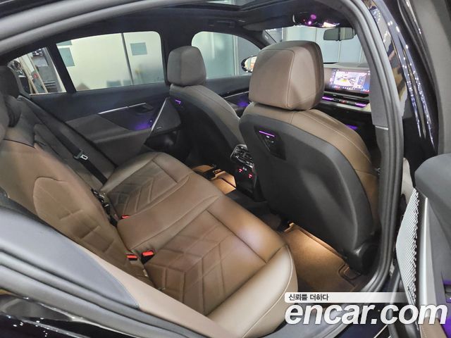 BMW 5-Series 2024 — photo 12