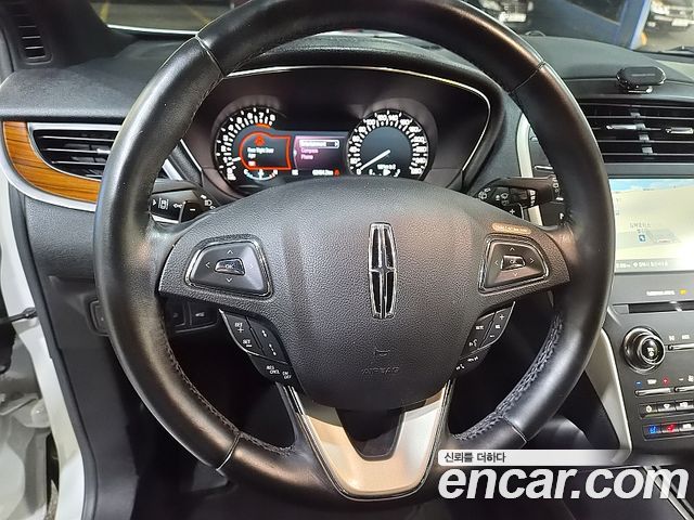 Lincoln MKC 2016 — photo 11