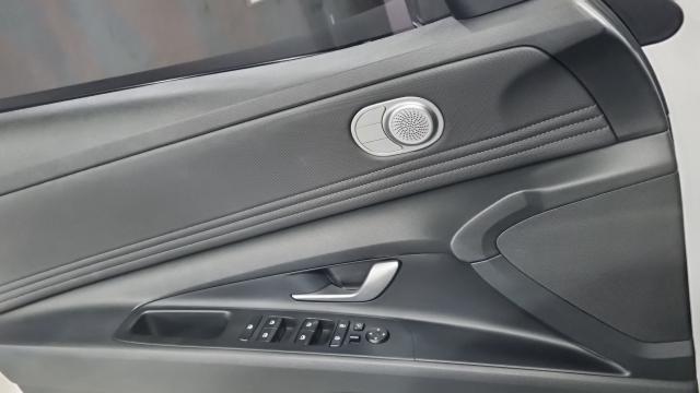 Hyundai AVANTE 2022 — photo 14