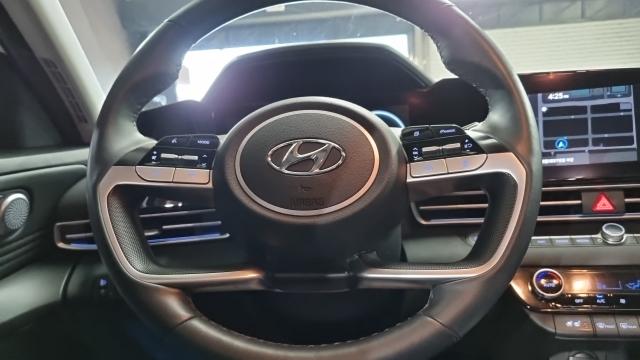 Hyundai AVANTE 2022 — photo 17