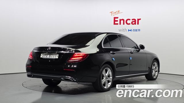 Mercedes-Benz E-Class 2017 — photo 2