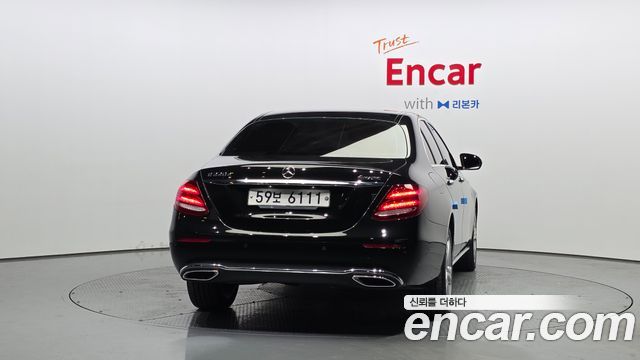 Mercedes-Benz E-Class 2017 — photo 4