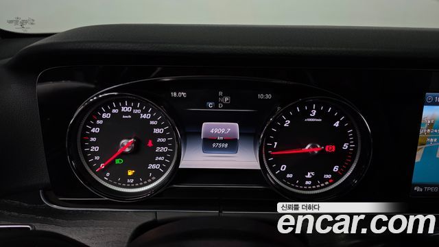 Mercedes-Benz E-Class 2017 — photo 11