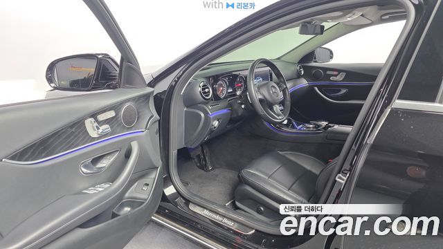 Mercedes-Benz E-Class 2017 — photo 13