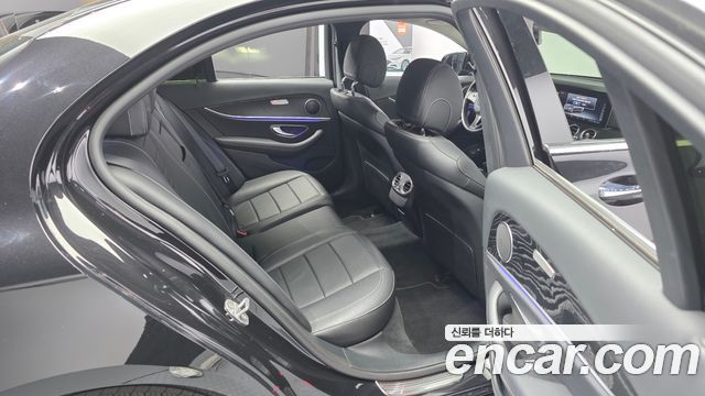 Mercedes-Benz E-Class 2017 — photo 18