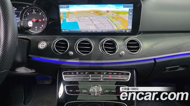 Mercedes-Benz E-Class 2017 — photo 20