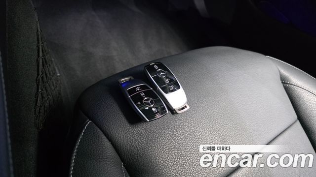 Mercedes-Benz E-Class 2017 — photo 24