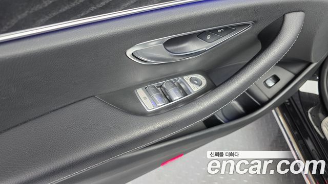 Mercedes-Benz E-Class 2017 — photo 29