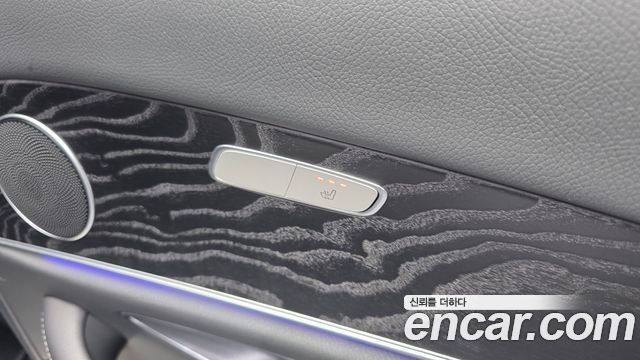 Mercedes-Benz E-Class 2017 — photo 31