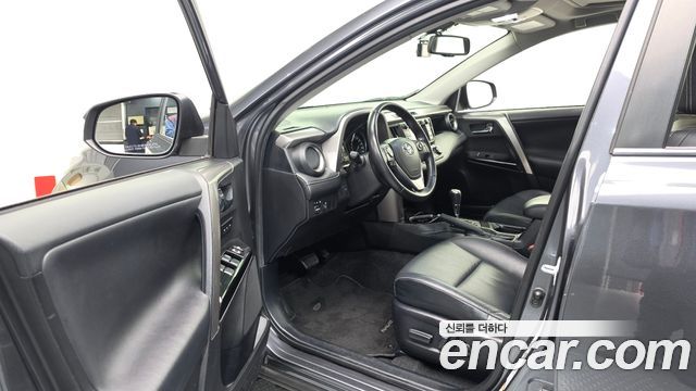Toyota RAV4 2016 — photo 13