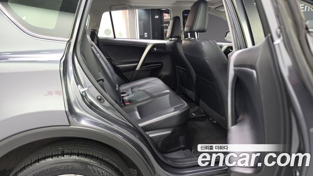 Toyota RAV4 2016 — photo 18
