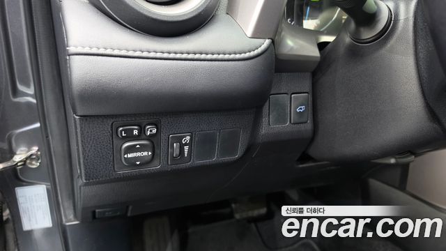 Toyota RAV4 2016 — photo 24