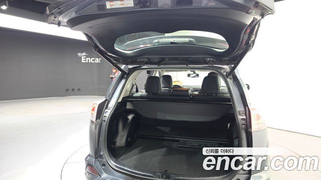 Toyota RAV4 2016 — photo 26