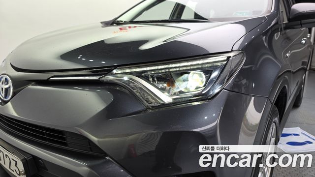 Toyota RAV4 2016 — photo 8