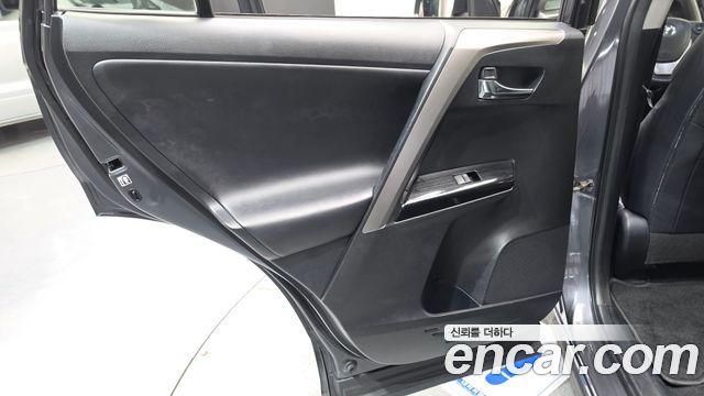 Toyota RAV4 2016 — photo 15