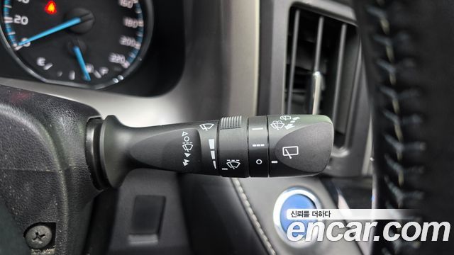 Toyota RAV4 2016 — photo 28