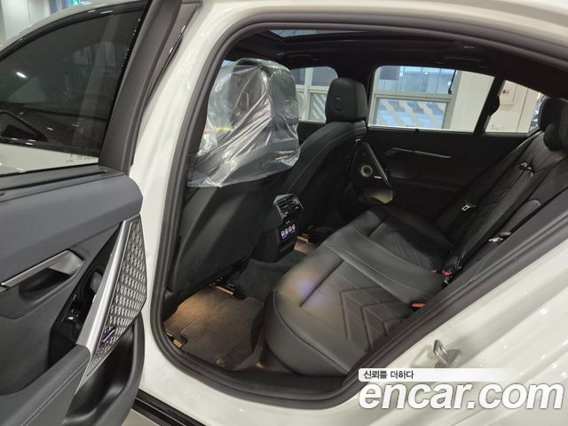 BMW i5 2025 — photo 9