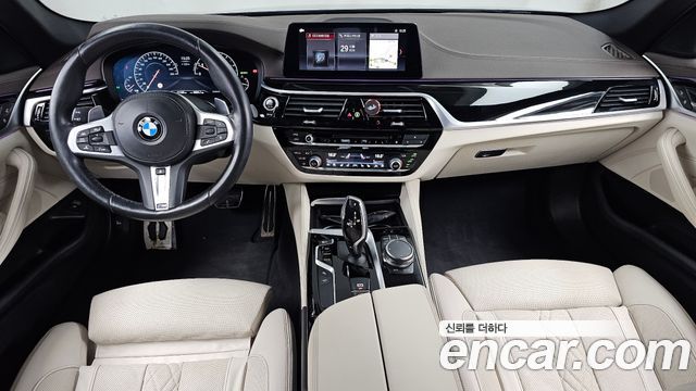 BMW 5-Series 2019 — photo 10