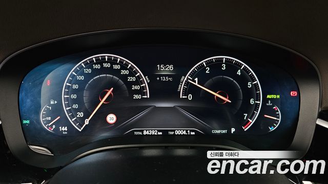 BMW 5-Series 2019 — photo 11