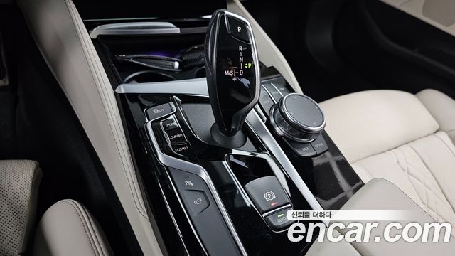 BMW 5-Series 2019 — photo 12