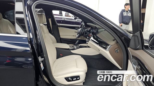 BMW 5-Series 2019 — photo 17
