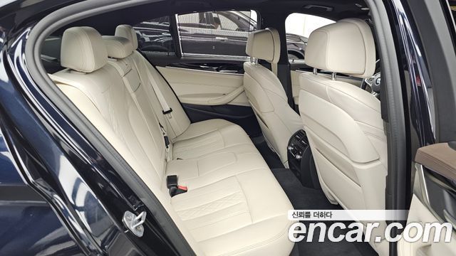 BMW 5-Series 2019 — photo 18