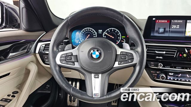 BMW 5-Series 2019 — photo 19