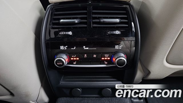 BMW 5-Series 2019 — photo 24