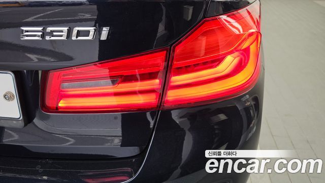 BMW 5-Series 2019 — photo 9